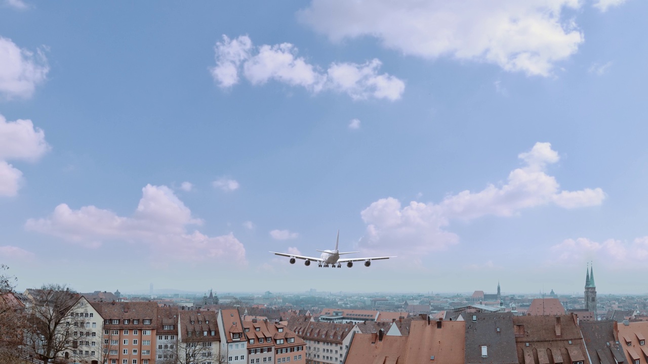 客机飞行和降落德国纽伦堡。飞机的概念视频素材