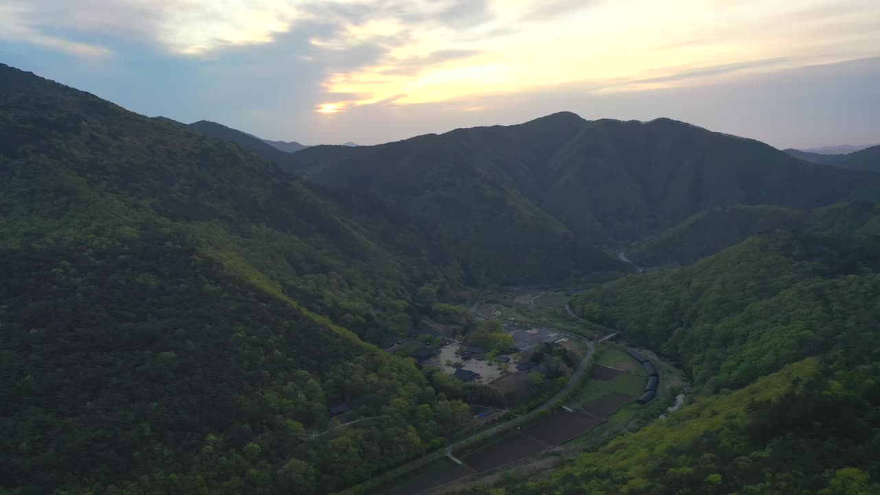 韩国全罗南道长兴郡宝林寺周围的风景视频下载