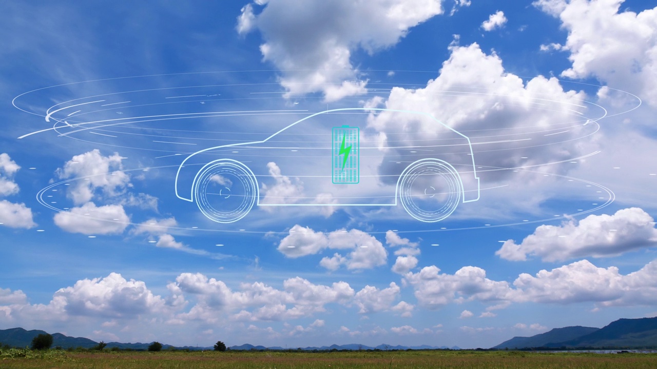 电动汽车在云天全息图上的时间流逝与环境生态标志全息图可持续的清洁能源。视频下载