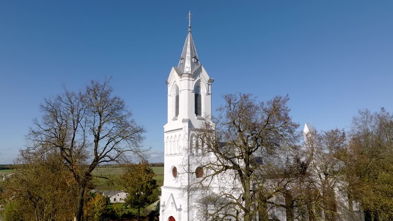 立陶宛拜索加拉三一教堂的尖塔视频素材