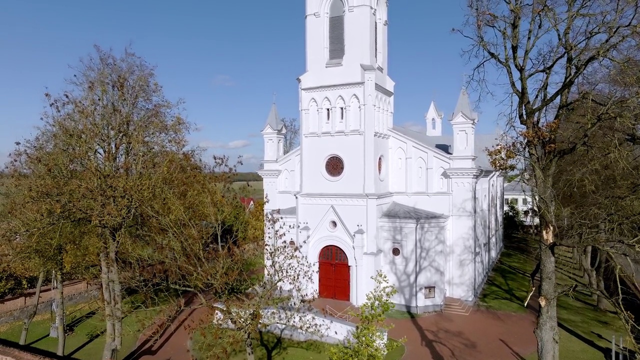 立陶宛拜索加拉三一教堂的正面视频素材