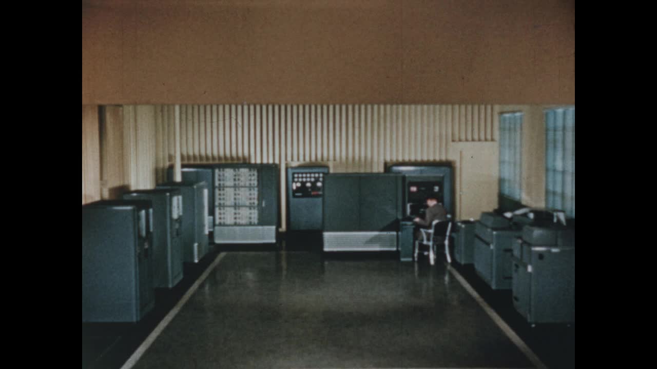 IBM电子数据处理机，早期计算机，美国，1953年。视频下载
