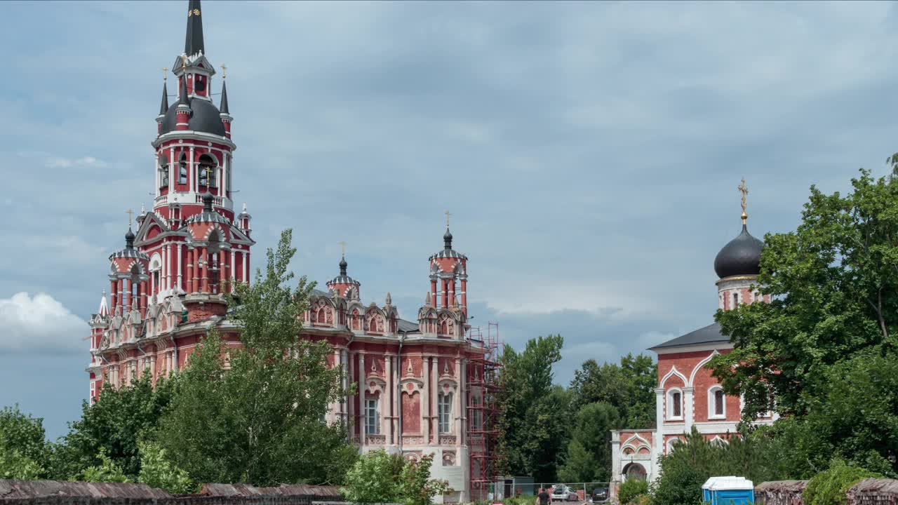 位于莫斯科地区莫扎伊斯克市的圣尼古拉斯哥特式大教堂视频下载