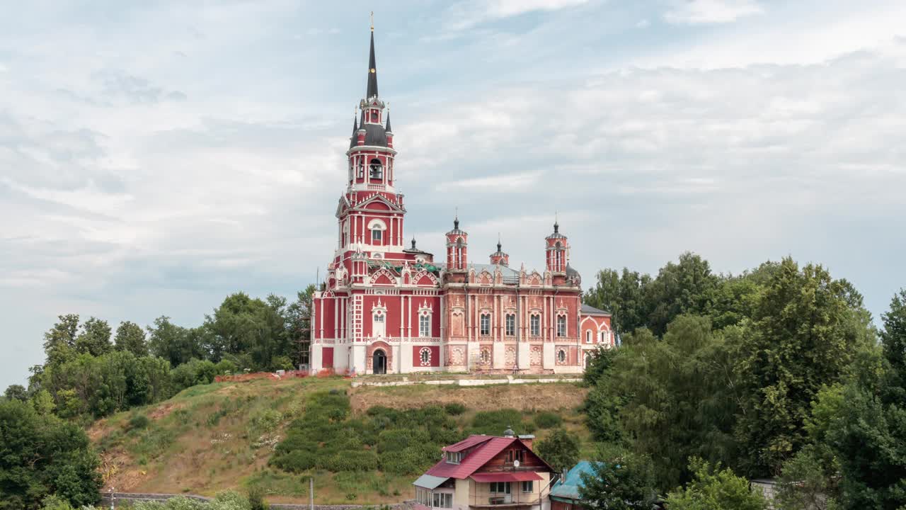 位于莫斯科地区莫扎伊斯克市的圣尼古拉斯哥特式大教堂视频下载