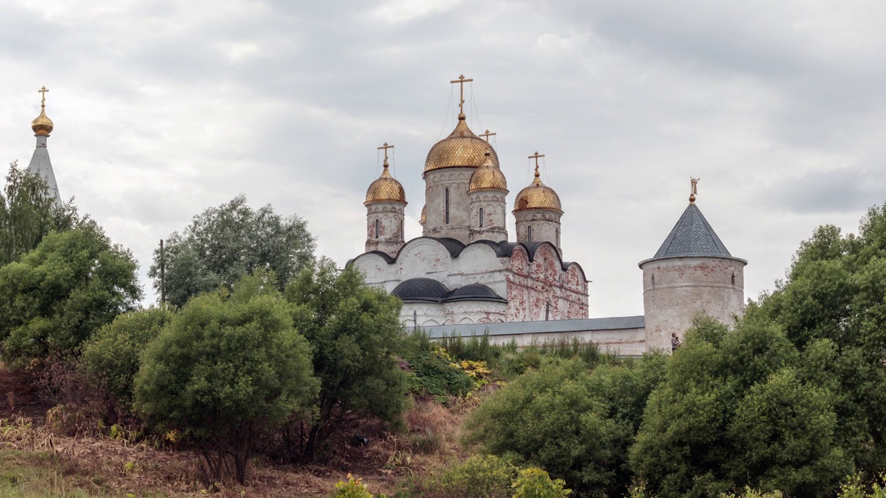 莫扎伊斯克的Luzhetsky Ferapontov修道院的圣母诞生大教堂。俄罗斯视频下载