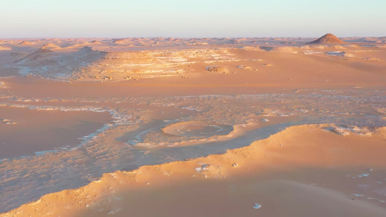 撒哈拉沙漠的黄金时刻，埃及。视频下载