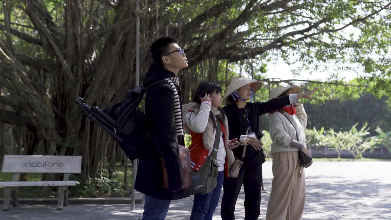越南导游向游客讲解视频下载