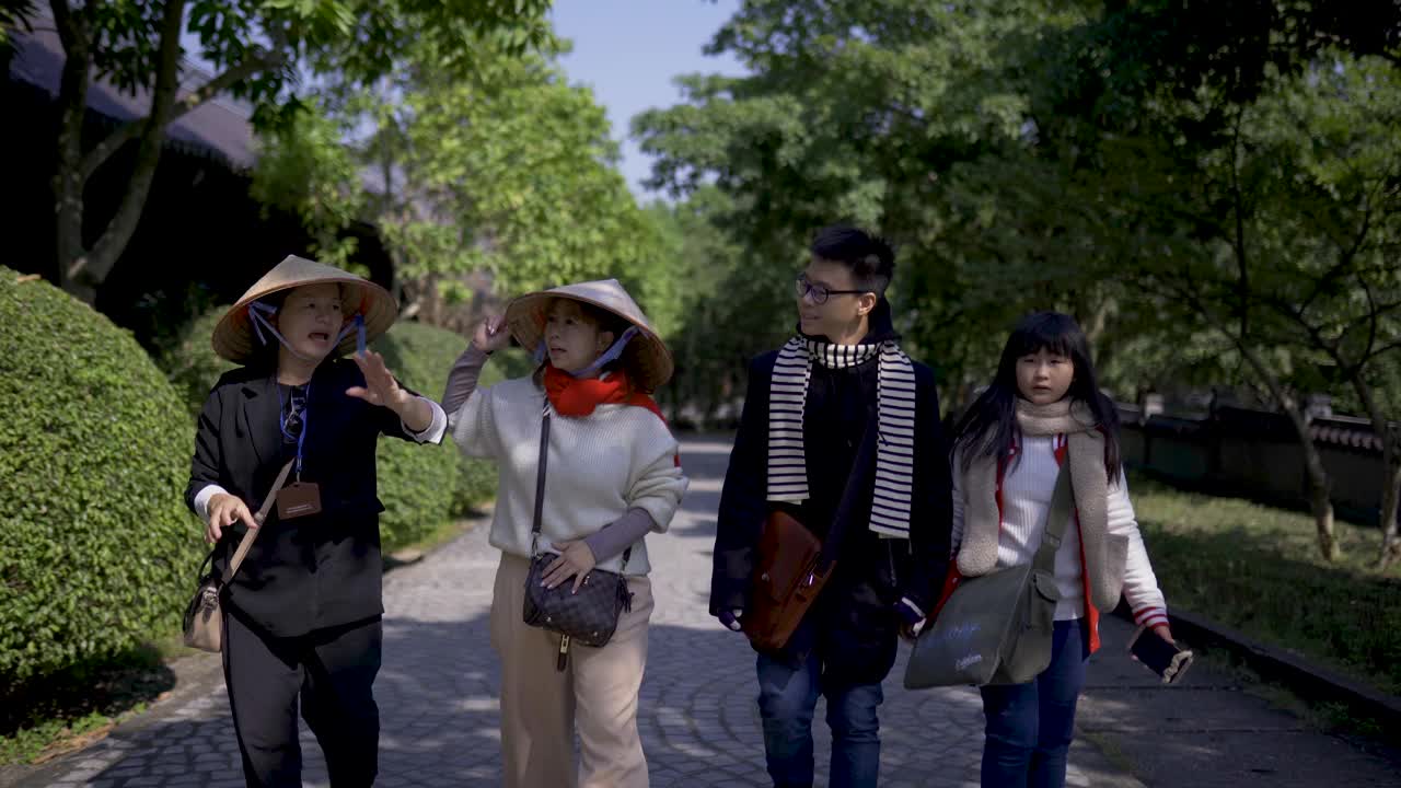 越南导游向游客讲解视频下载