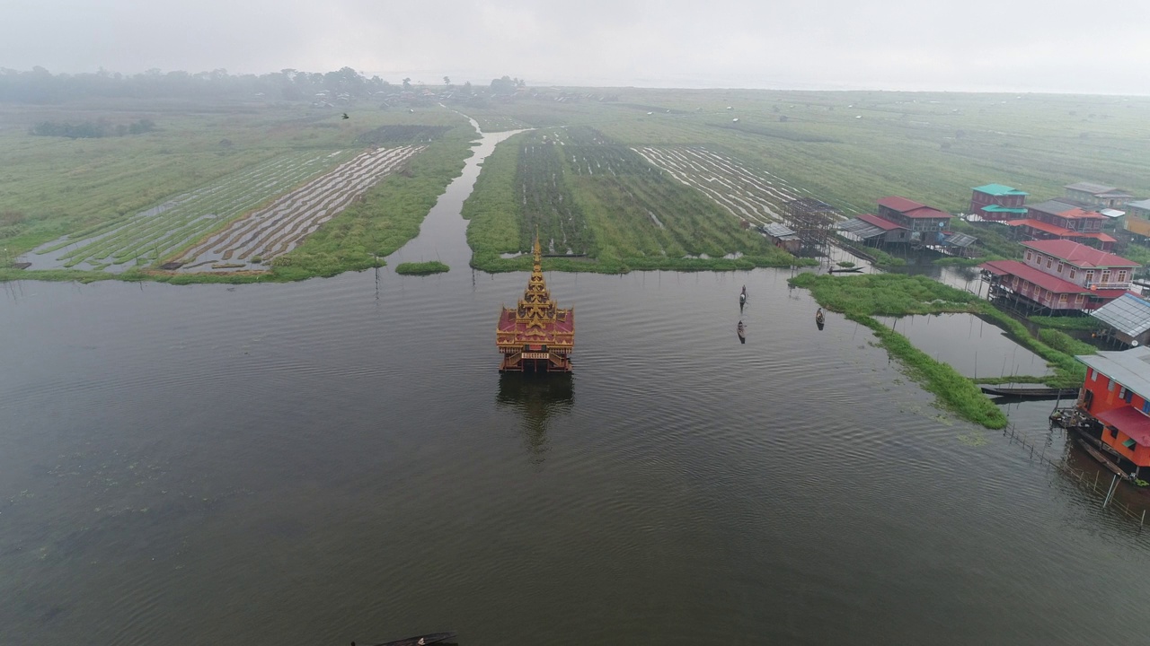 缅甸茵莱湖上村庄的鸟瞰图视频素材