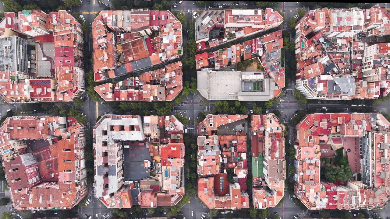 巴塞罗那街景鸟瞰与美丽的西班牙图案，欧洲旅行。视频下载
