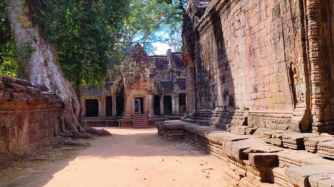 神秘的古老遗迹柏汗寺——柬埔寨著名的地标，吴哥窟建筑群的寺庙。柬埔寨暹粒。视频下载