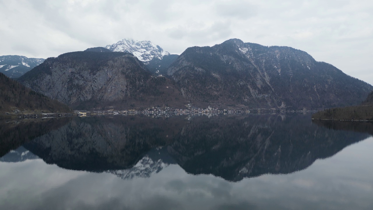 哈尔施塔特奥地利阿尔卑斯山冬季空中视频下载