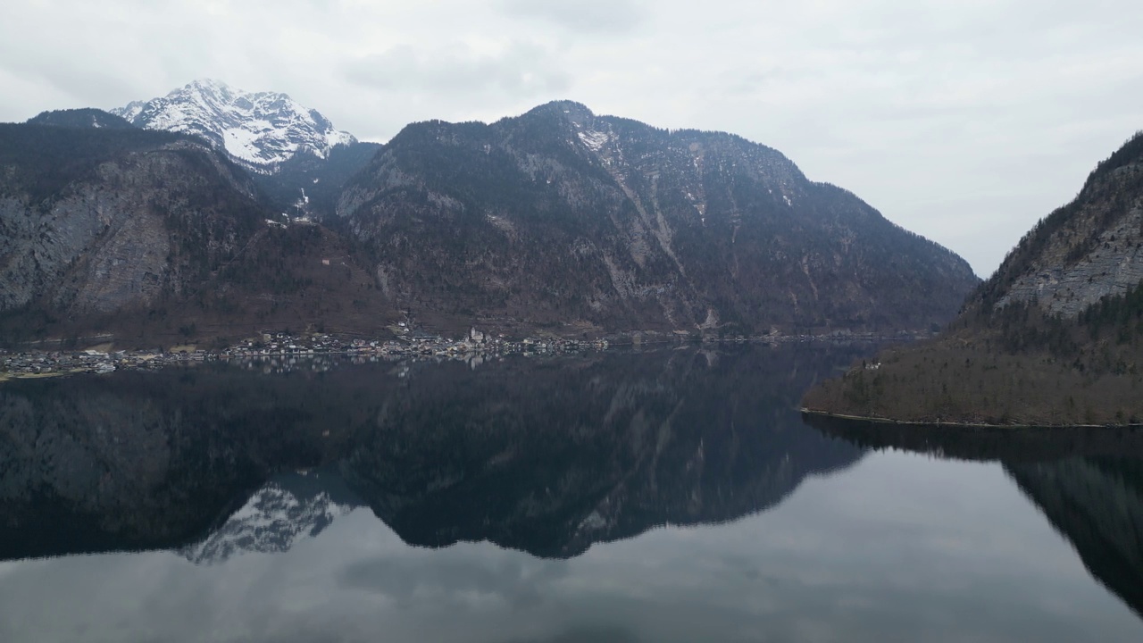 哈尔施塔特奥地利阿尔卑斯山冬季空中视频下载
