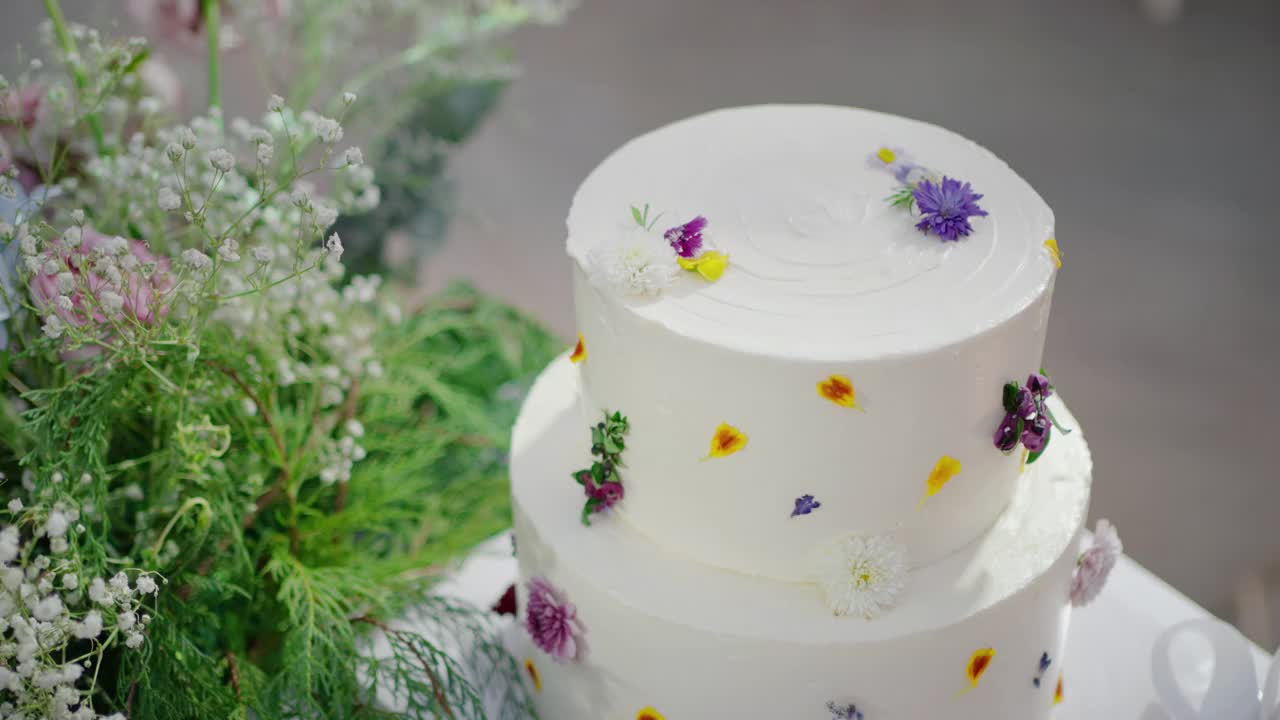 婚宴上的婚礼蛋糕。视频素材