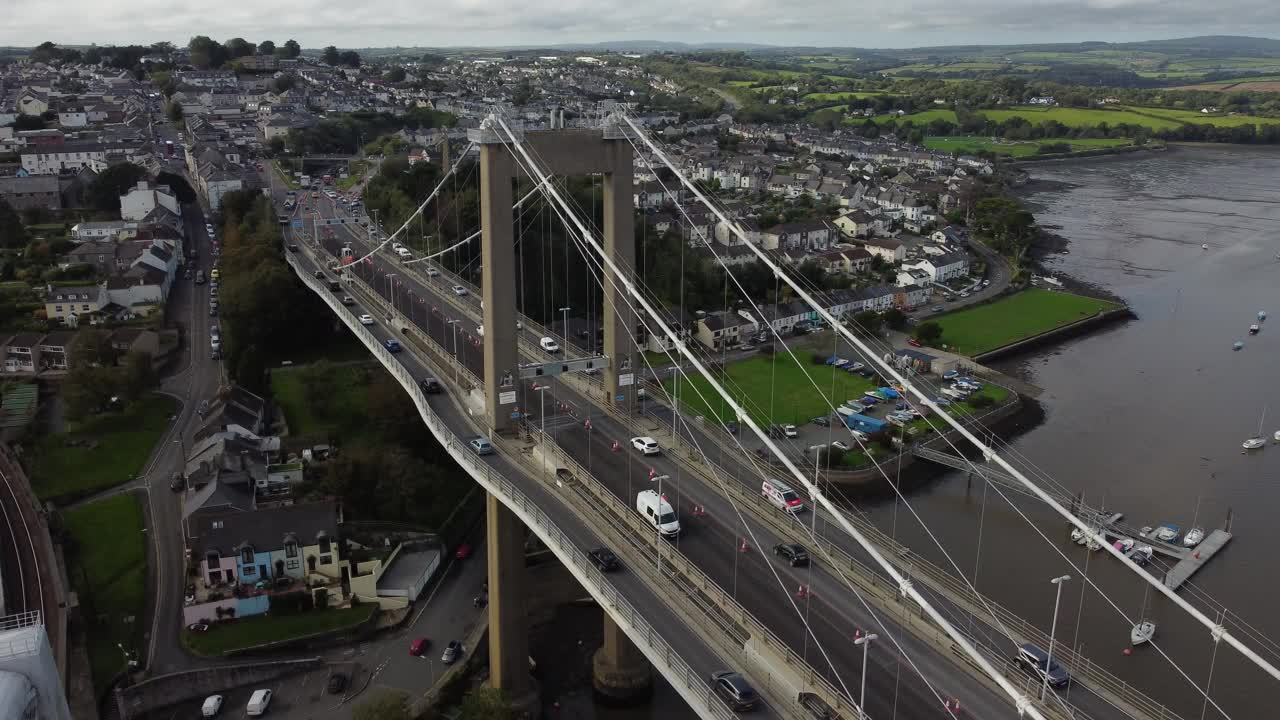 他玛大桥，他玛河，普利茅斯- 4K空中无人机镜头视频下载