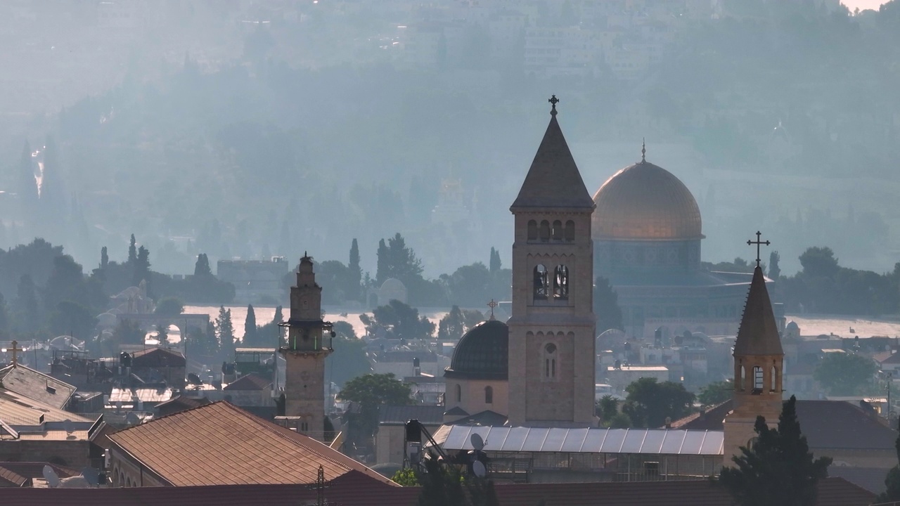 圣殿山和穆斯林区/耶路撒冷从北面俯视视频下载