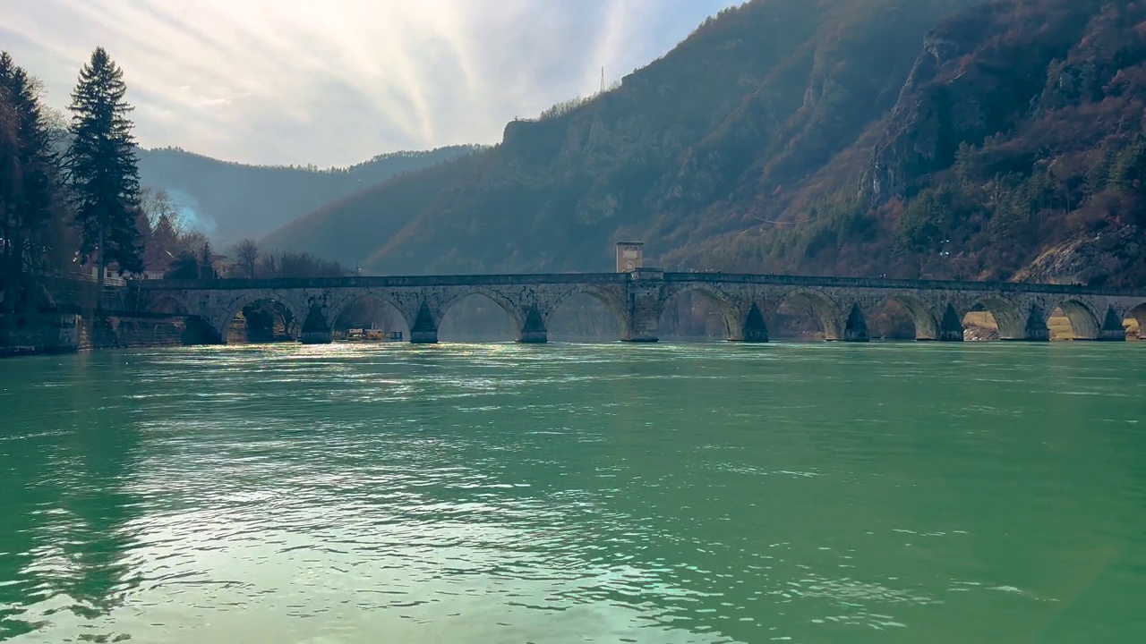 德里纳河上的古老石桥，默罕默德·帕夏·索科洛维奇的作品视频下载