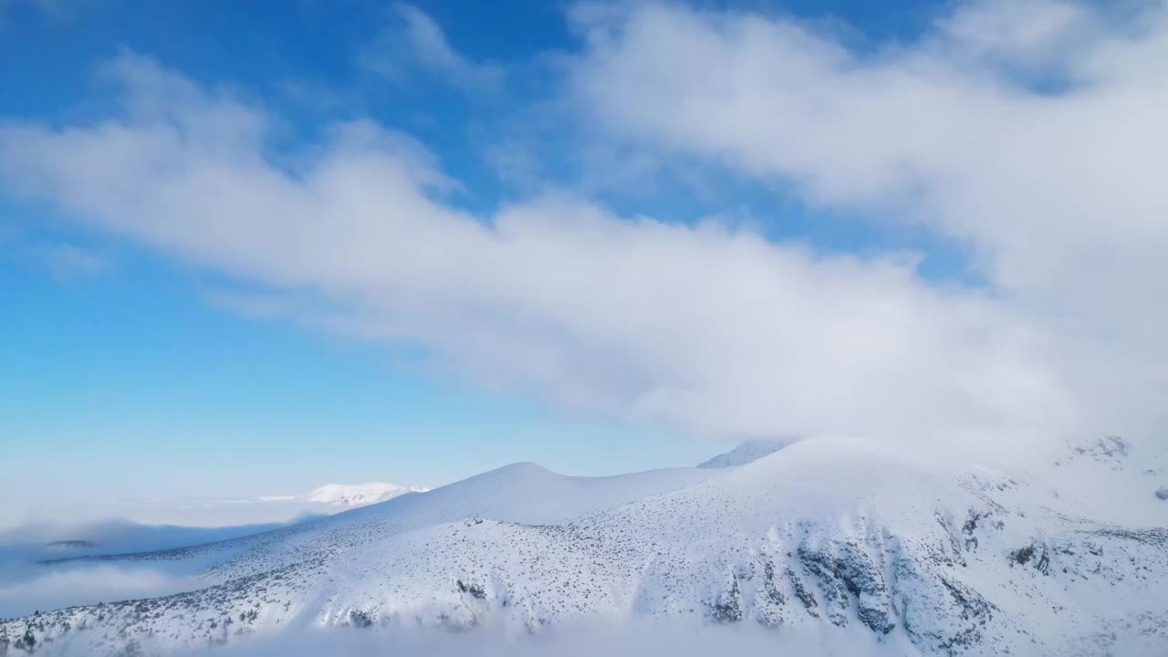 雪峰滑雪场阳光时间流逝云Borovets视频下载