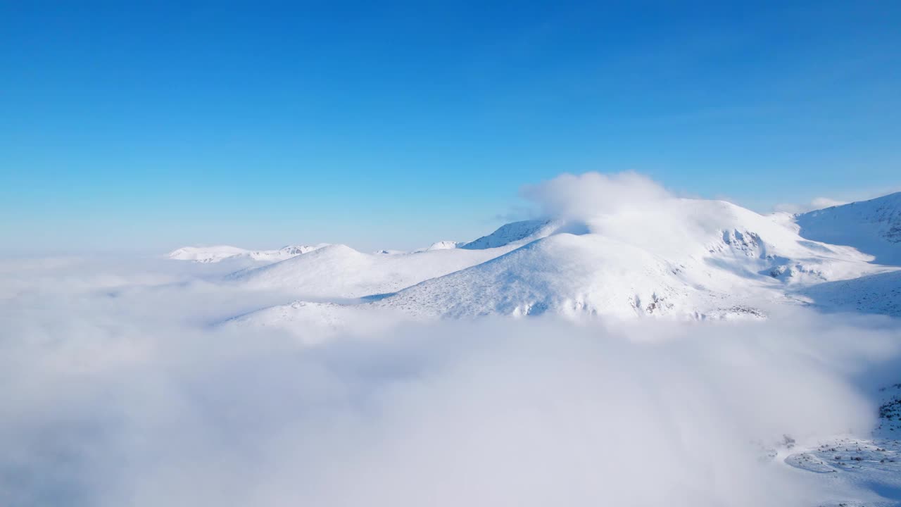 雪峰滑雪场云雾风暴包罗维茨视频下载