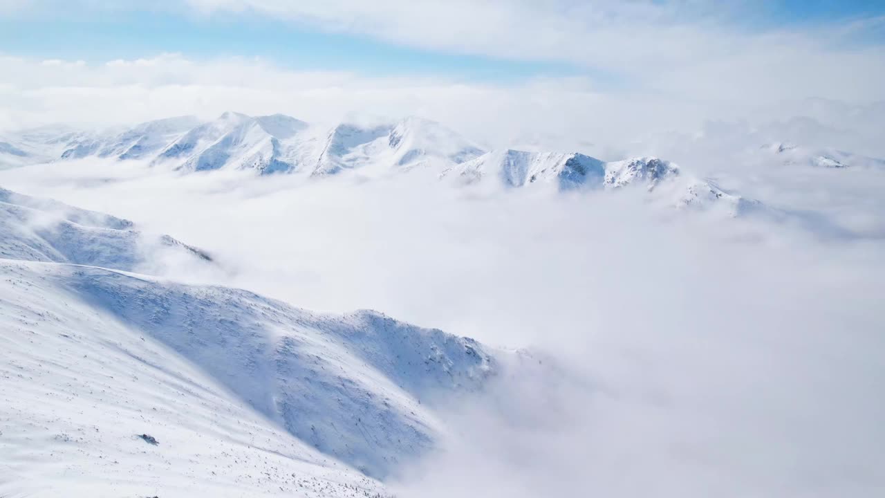 雪峰滑雪场云显示山腰飞回来博罗韦视频下载