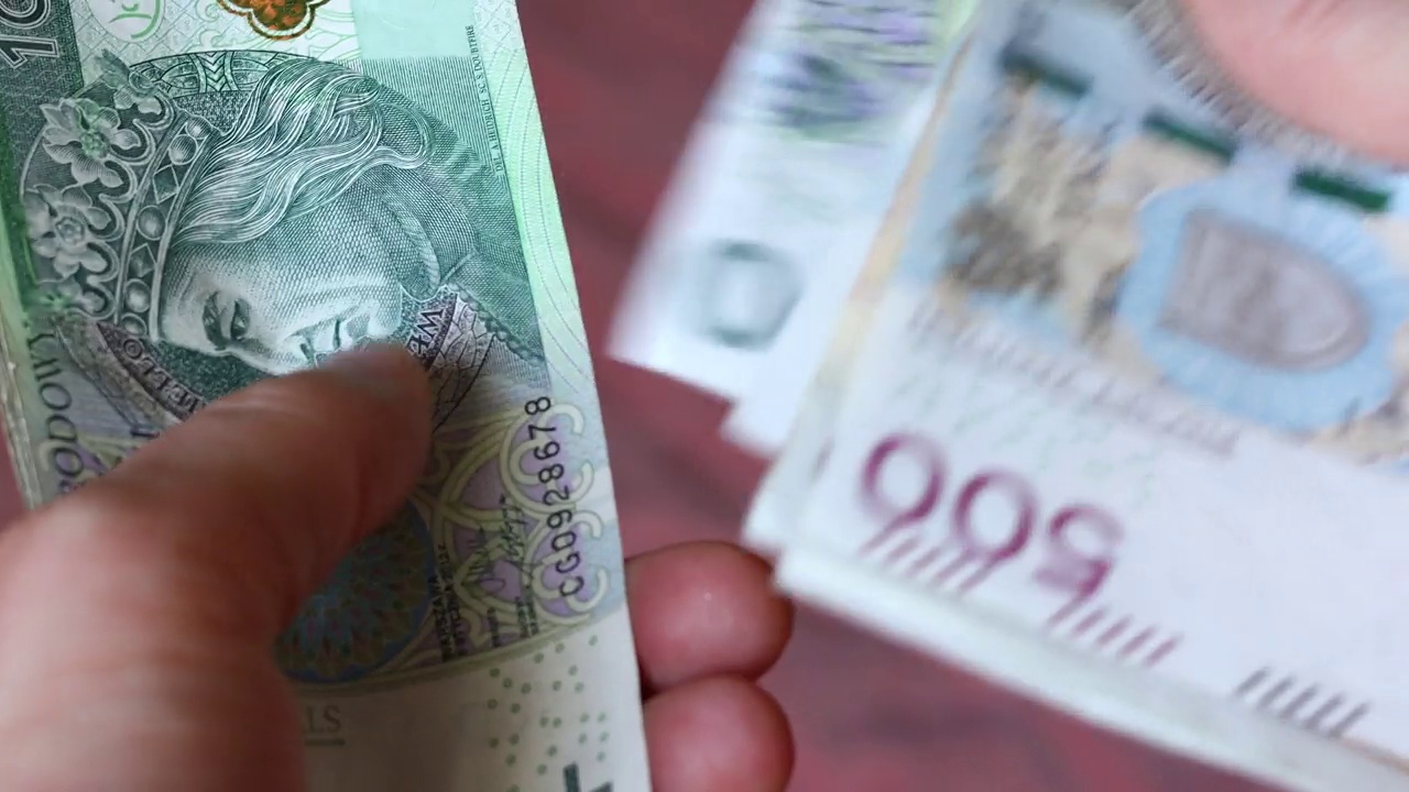 波兰，货币转换，现金，波兰兹罗提，最高面额，金融业务视频素材