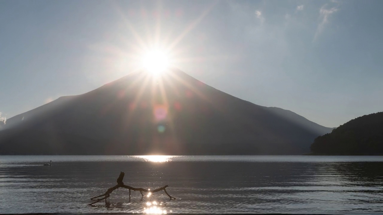山中湖上的钻石富士(延时/平移)视频下载
