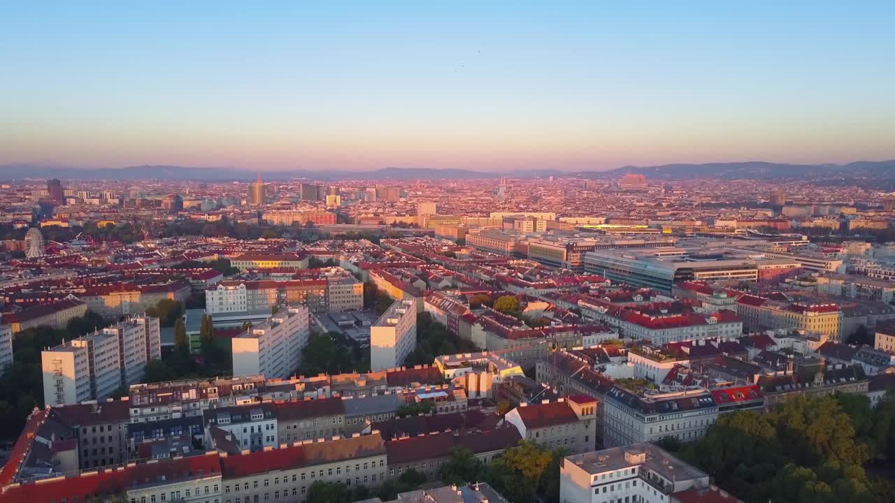 维也纳航拍无人机飞越利奥波德施塔特区视频下载
