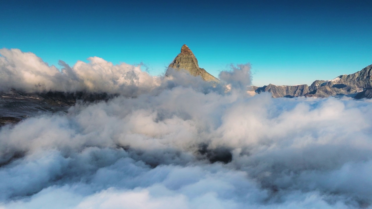鸟瞰图马特洪峰在瑞士采尔马特。欧洲视频素材