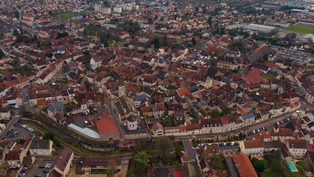 法国Nuits-Saint-Georges城市鸟瞰图视频下载