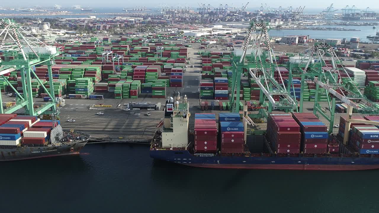 航拍集装箱港口视频素材