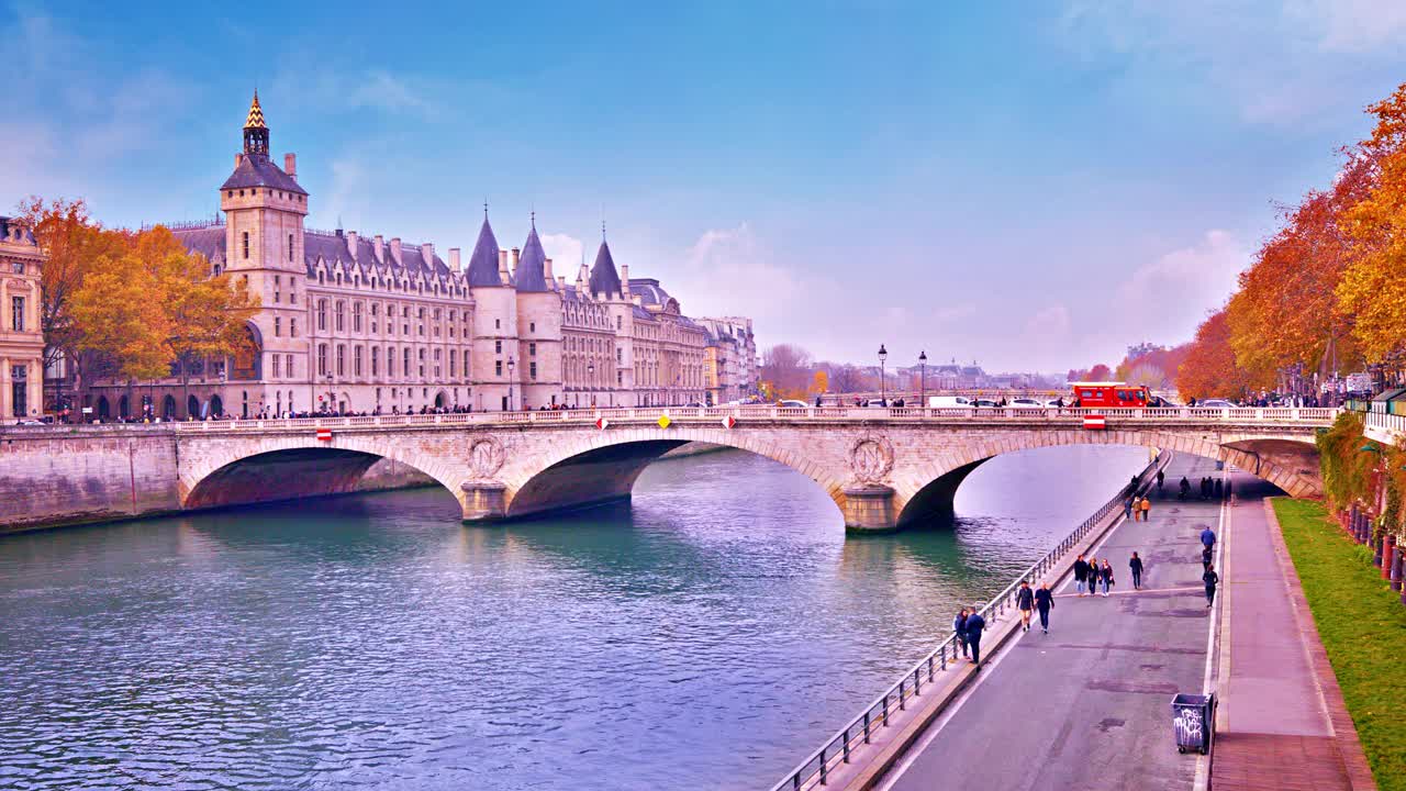 巴黎。塞纳河。历史建筑视频下载