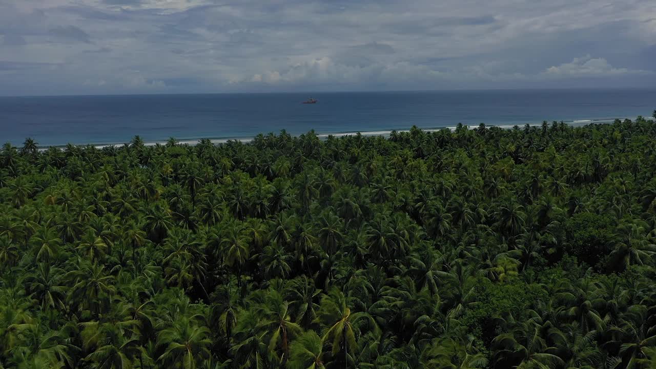 印度洋岛无人机飞行-远洋船视频下载