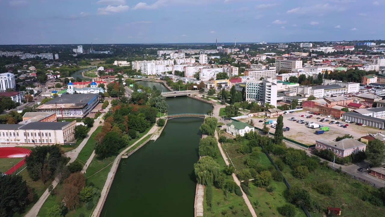 克罗皮夫尼茨基的旧名基罗沃格勒是乌克兰城市中部的鸟瞰图视频下载