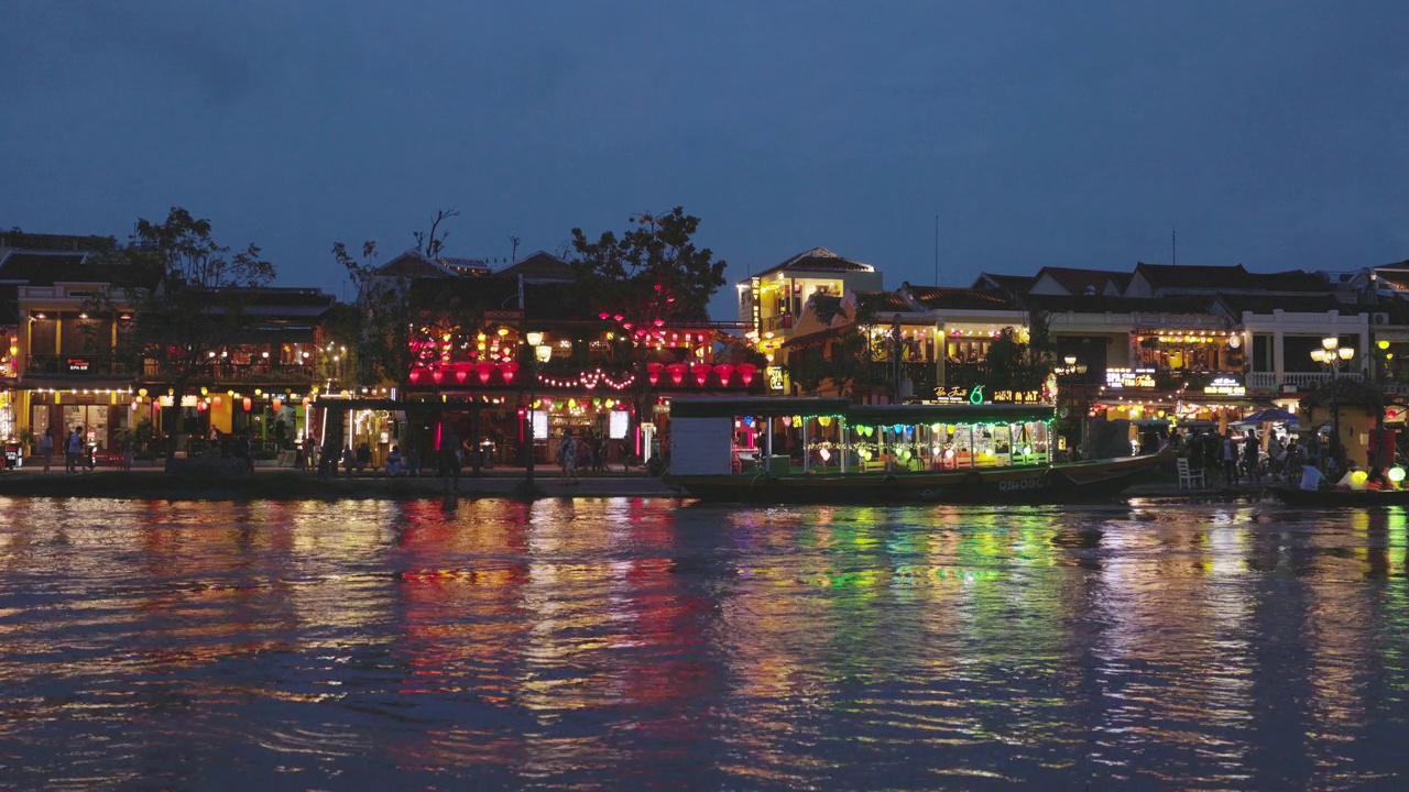 越南会安，Thu Bồn河边的餐馆视频下载