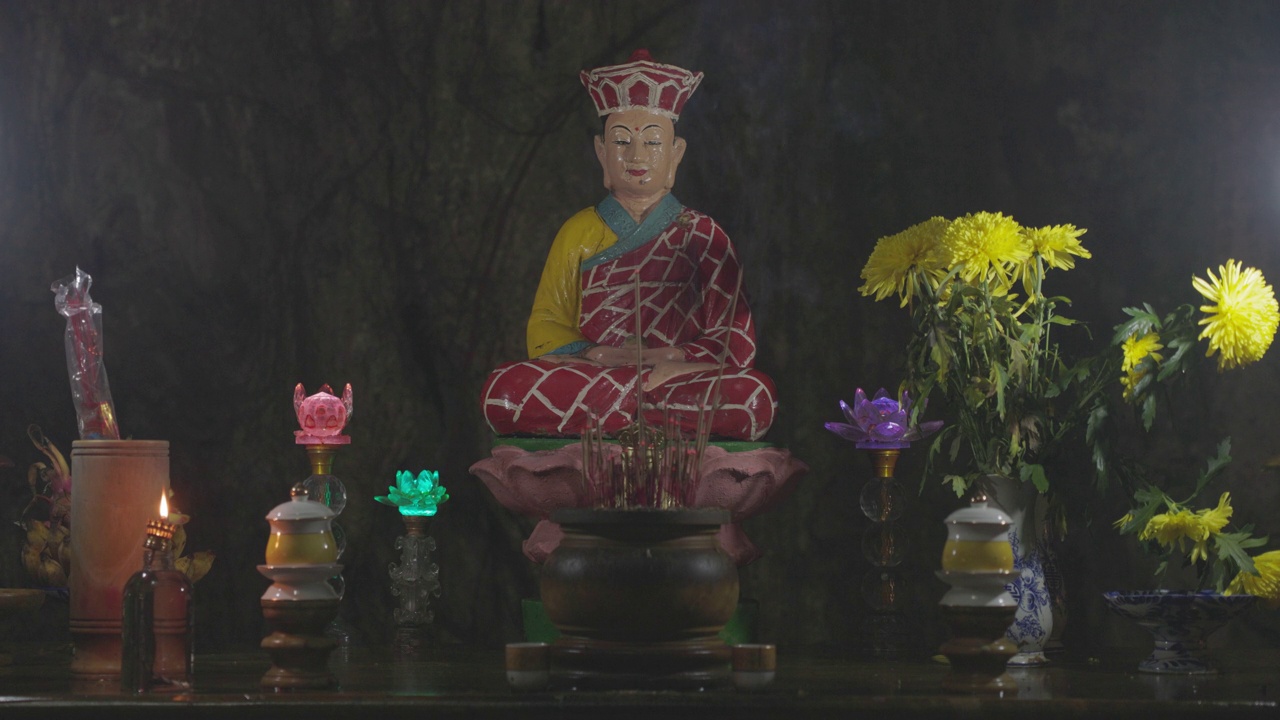 越南岘港山洞中的祭坛视频下载