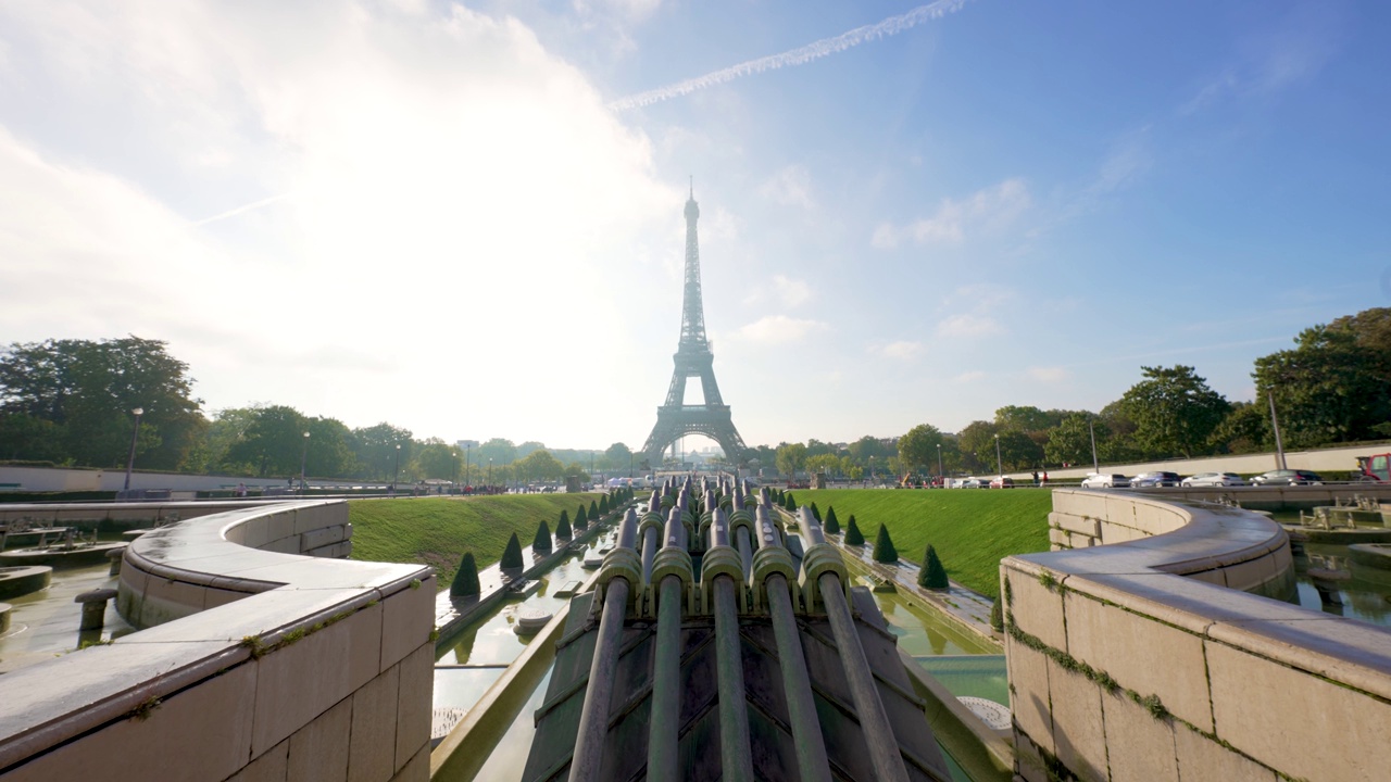 从特罗卡德罗广场看到埃菲尔铁塔。欧洲最佳旅游目的地。巴黎,法国。视频素材