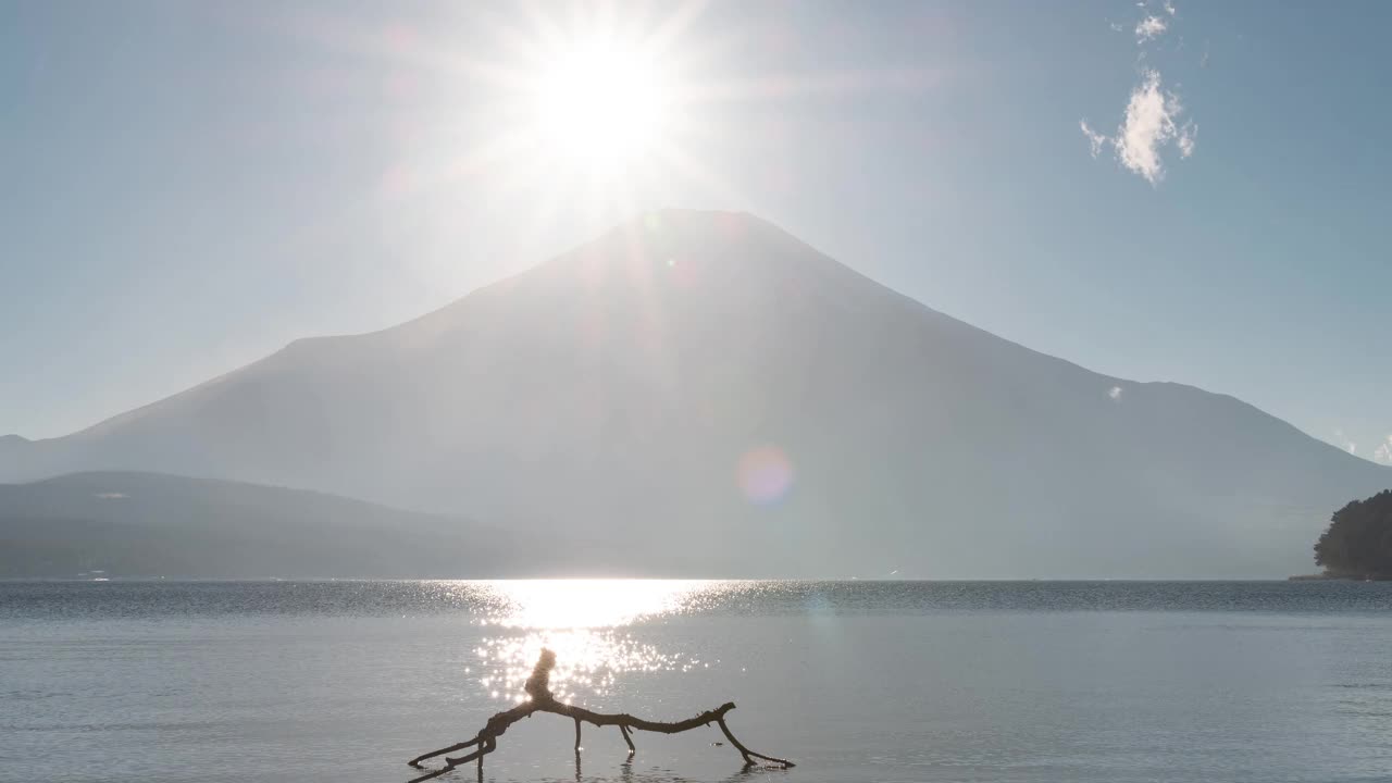 山中湖上的钻石富士(延时/缩小)视频下载