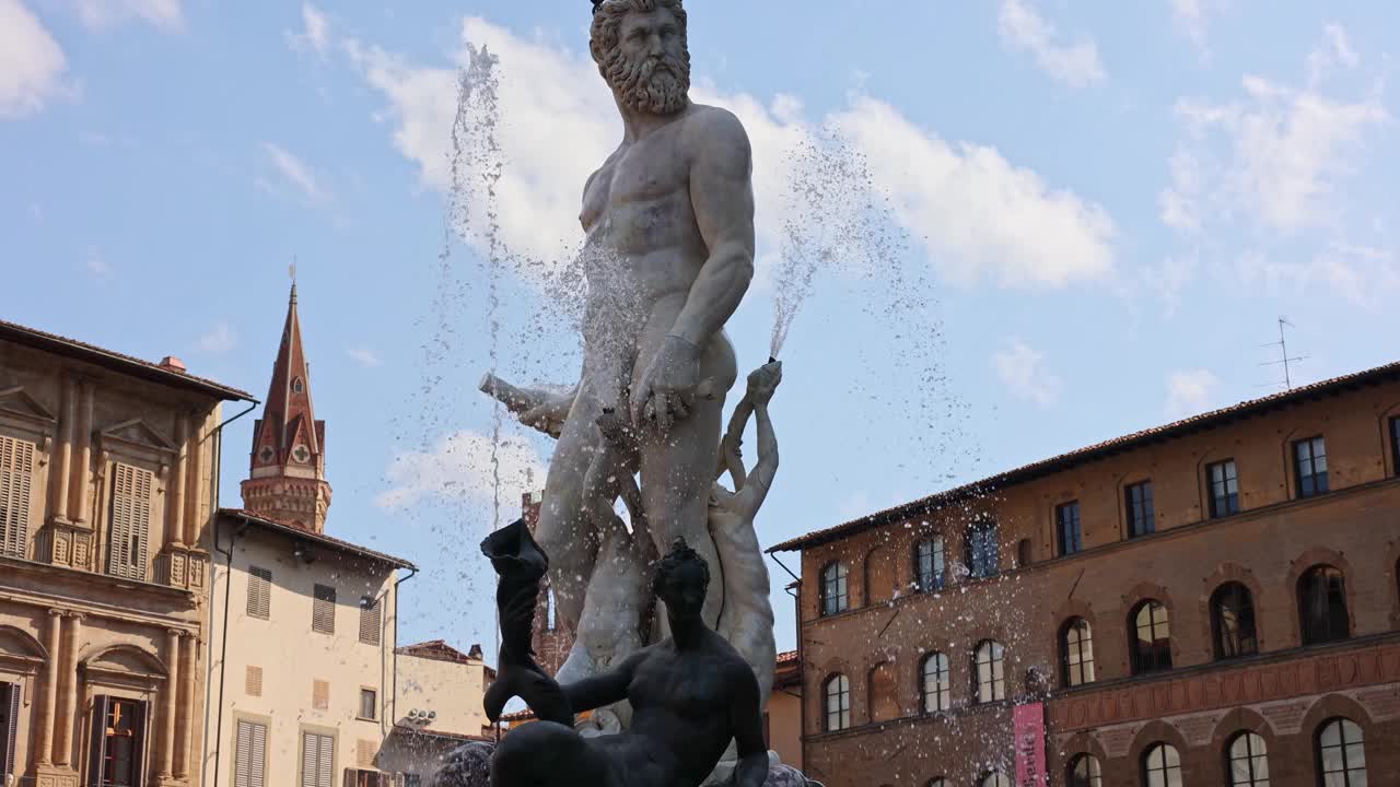 意大利佛罗伦萨领主广场上的海王星喷泉视频下载