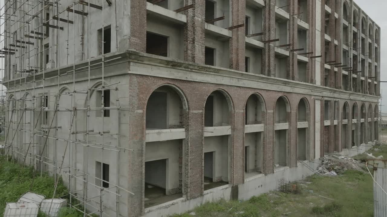 Lạc Long qu<e:1> n上的废弃酒店视频下载
