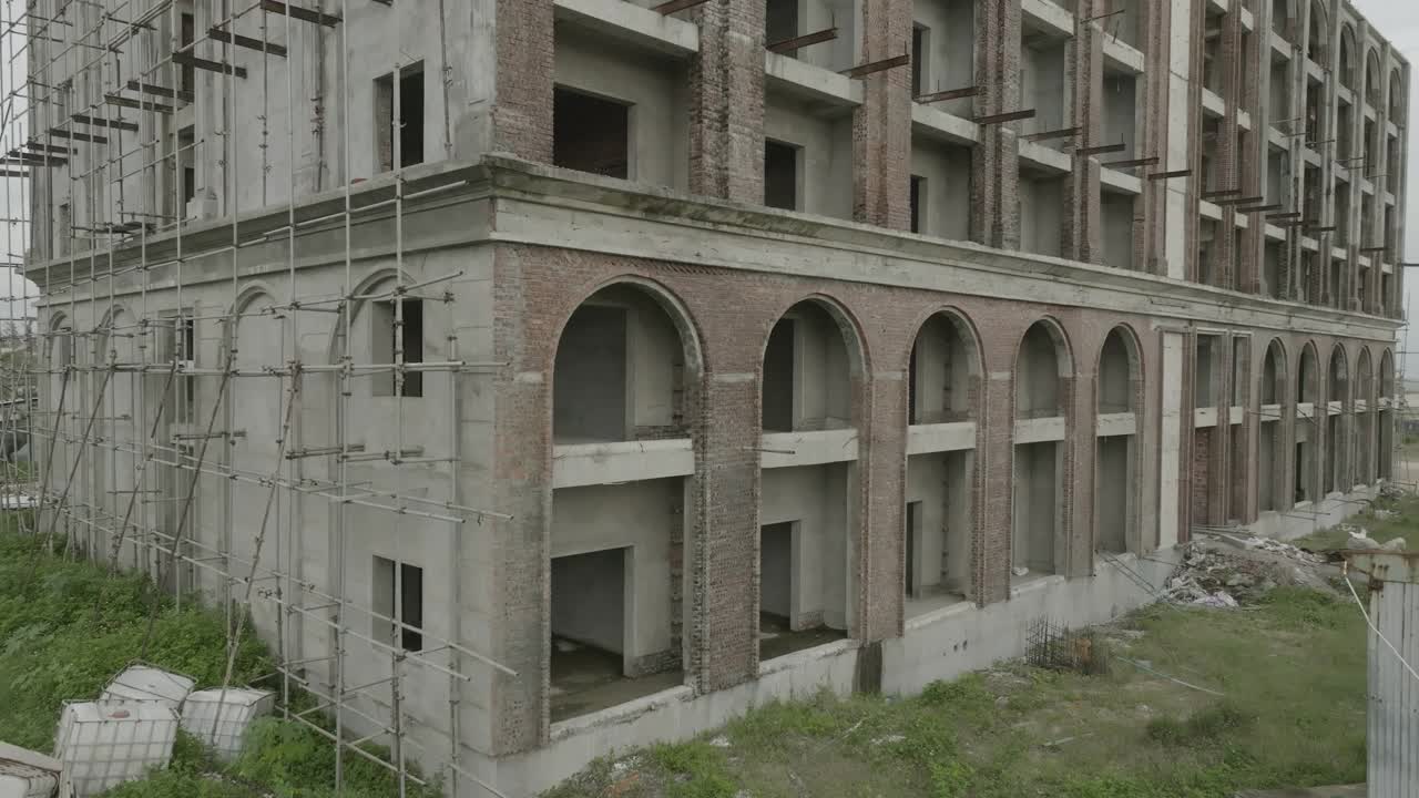 Lạc Long qu<e:1> n上的废弃酒店视频下载