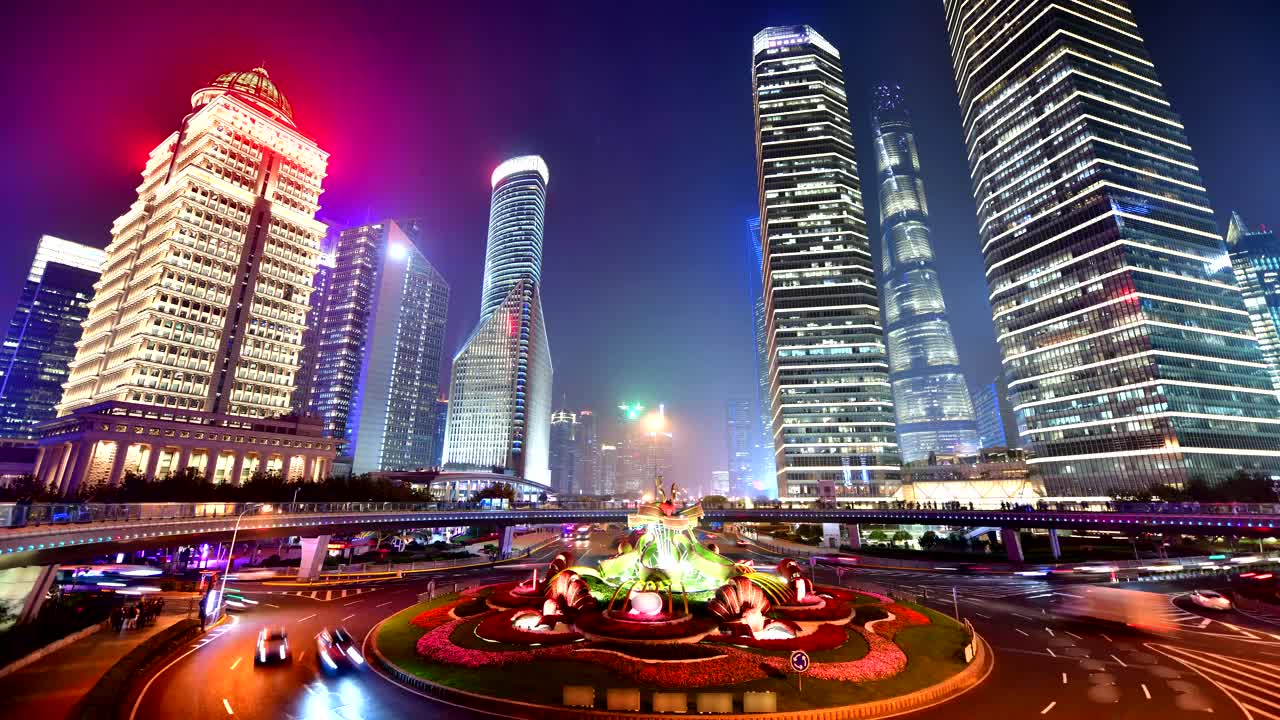 中国上海陆家嘴金融贸易区的夜景视频素材