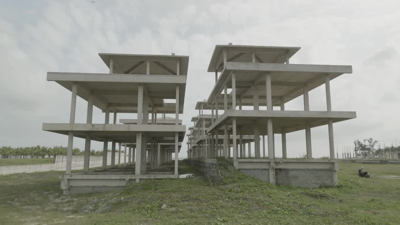 位于Lạc Long qu<e:1> n的废弃度假村视频下载