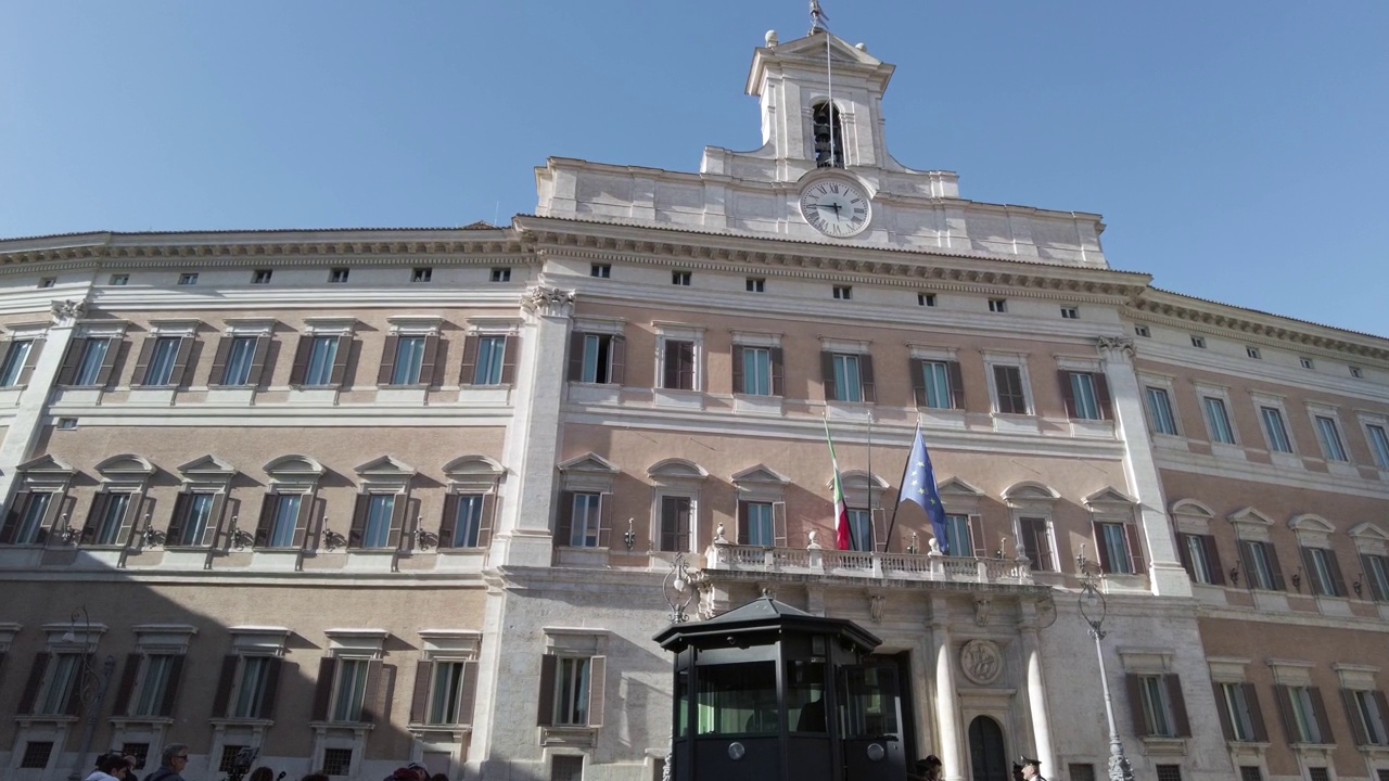 2023年，欧洲，意大利，罗马——蒙特西托里奥议会宫和市中心的政治宫在结束因冠状病毒疫情而封锁后-观光旅游景点视频素材
