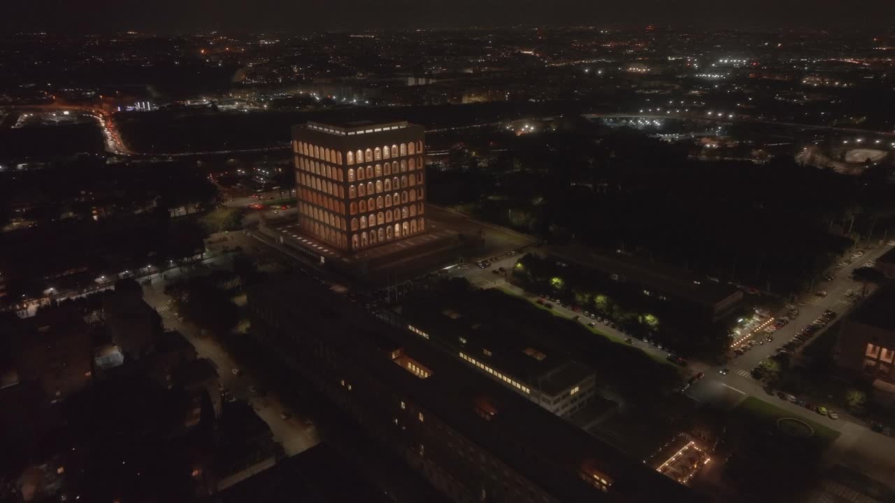 意大利罗马EUR区域的夜景鸟瞰图视频下载
