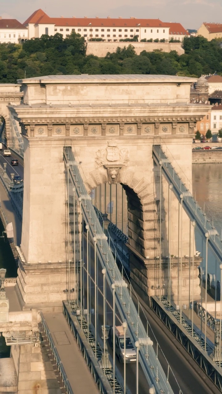 布达佩斯链桥鸟瞰图视频下载