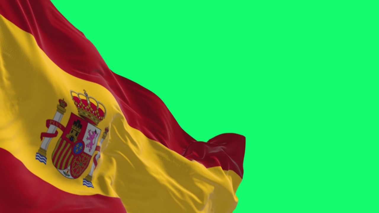 西班牙国旗在绿色背景上孤立地飘扬视频素材