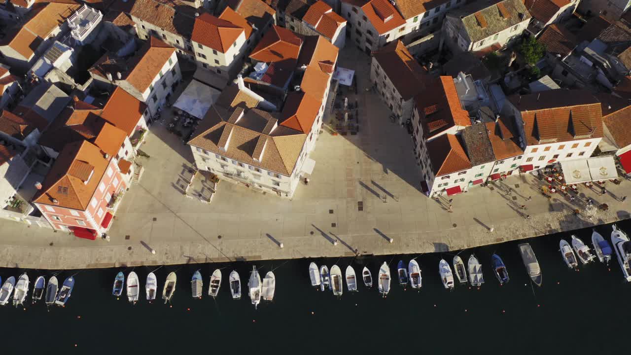 克罗地亚赫瓦尔岛斯塔里格拉德镇的航拍场景视频素材