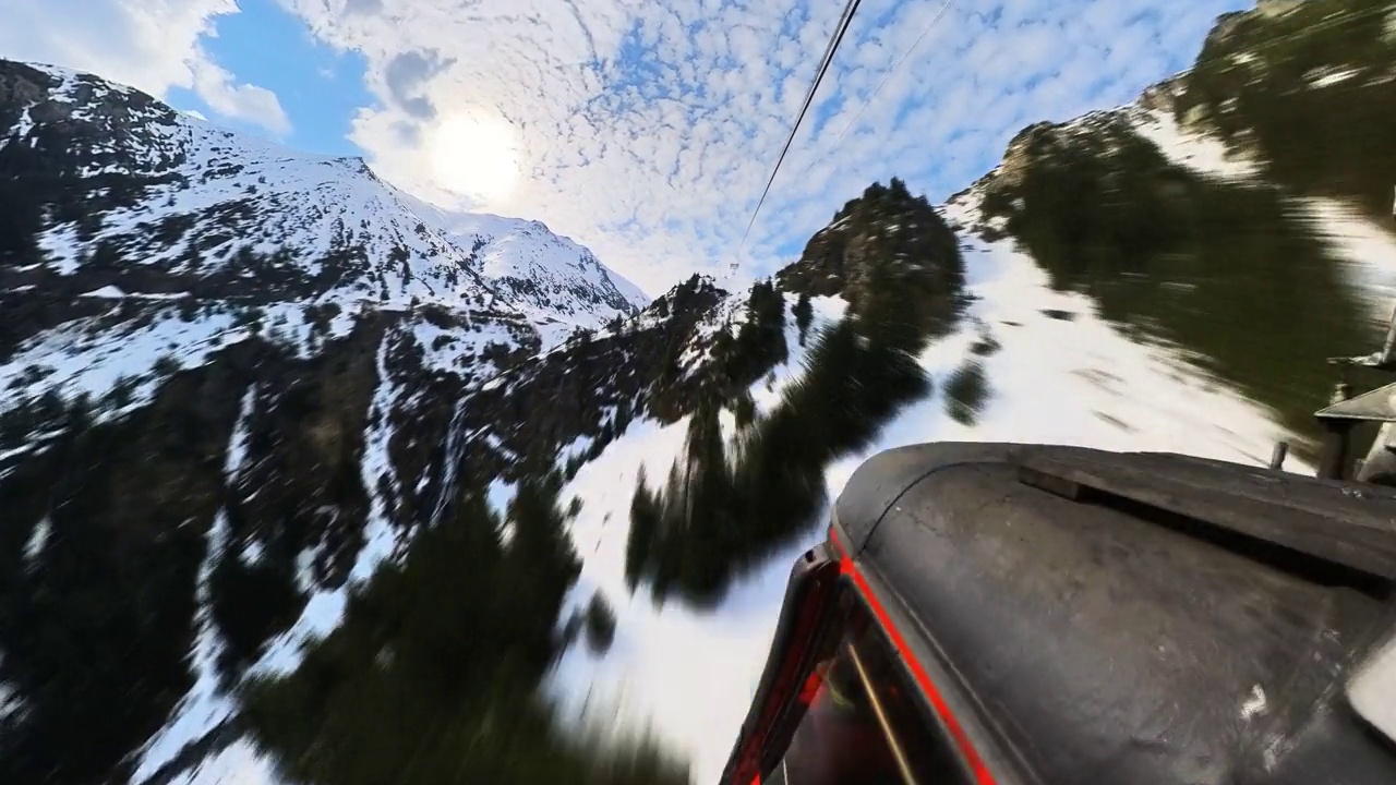 罗马尼亚喀尔巴阡山脉上的缆车视频素材