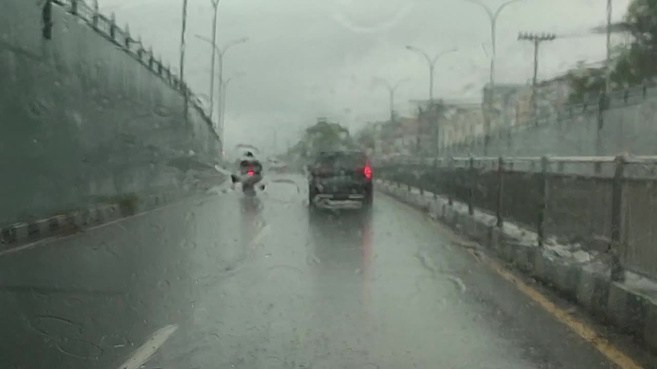 从车里可以看到雨视频素材