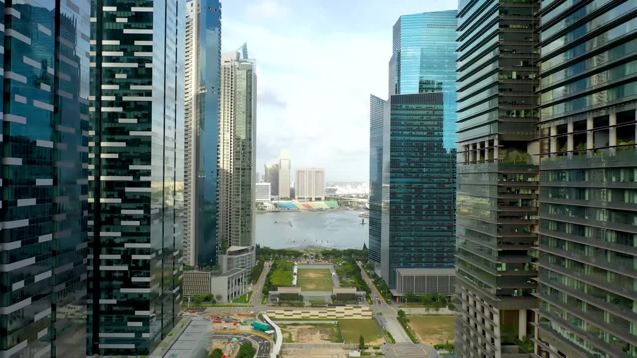 无人机鸟瞰新加坡城市建筑的4k镜头视频下载